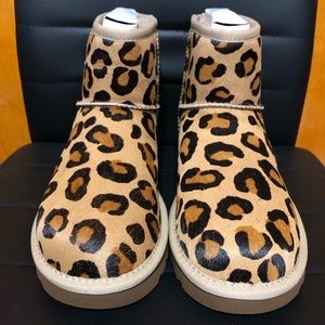 UGG Leopard Print Genuine Calf Hair Classic Mini Boot (Women - Size 7)